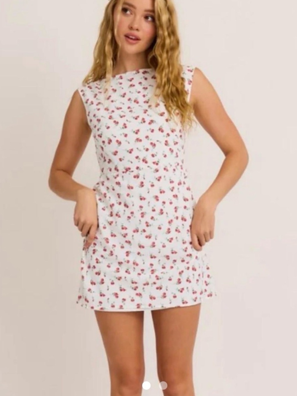 LE LIS Size Medium white and red ditsy cherry 🍒 look mini summer dress floral
